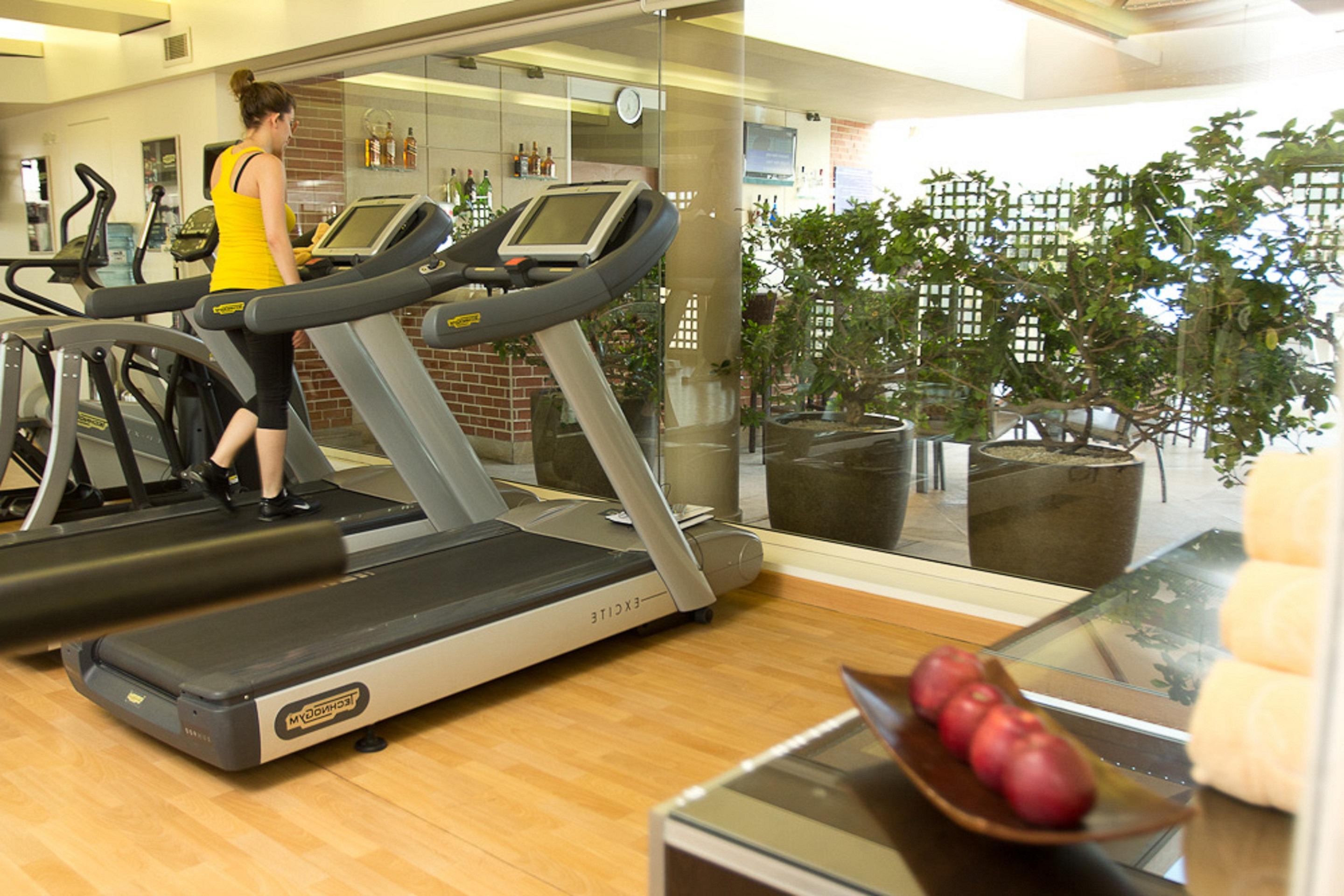 ホテル ゲフィノア ロターナ ベイルート エクステリア 写真 A treadmill
