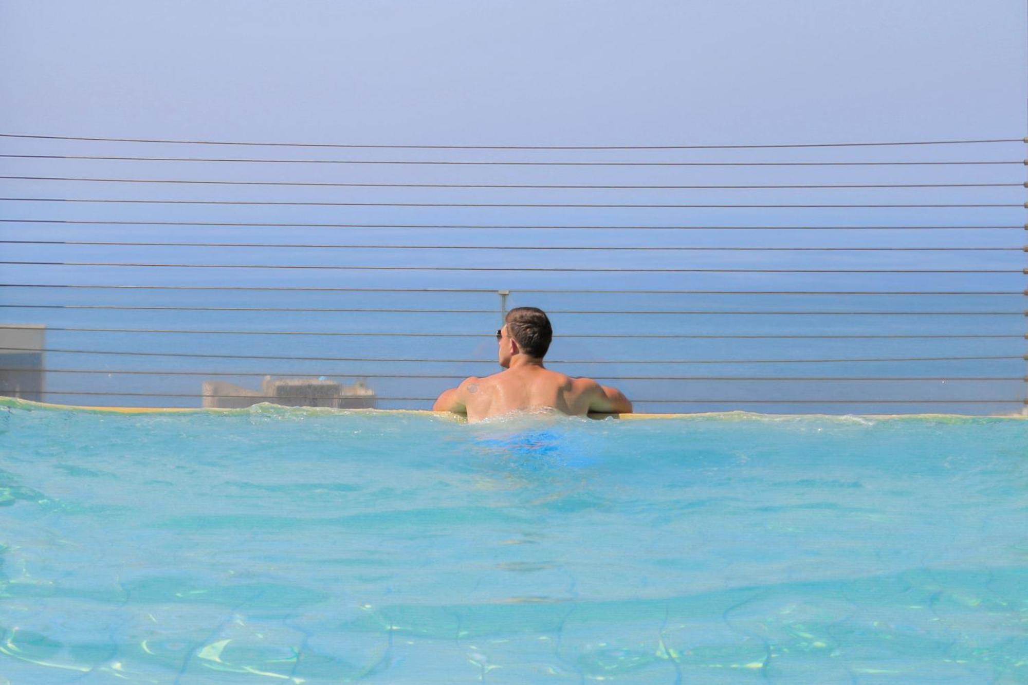 ホテル ゲフィノア ロターナ ベイルート エクステリア 写真 Swimming pool at the Dead Sea