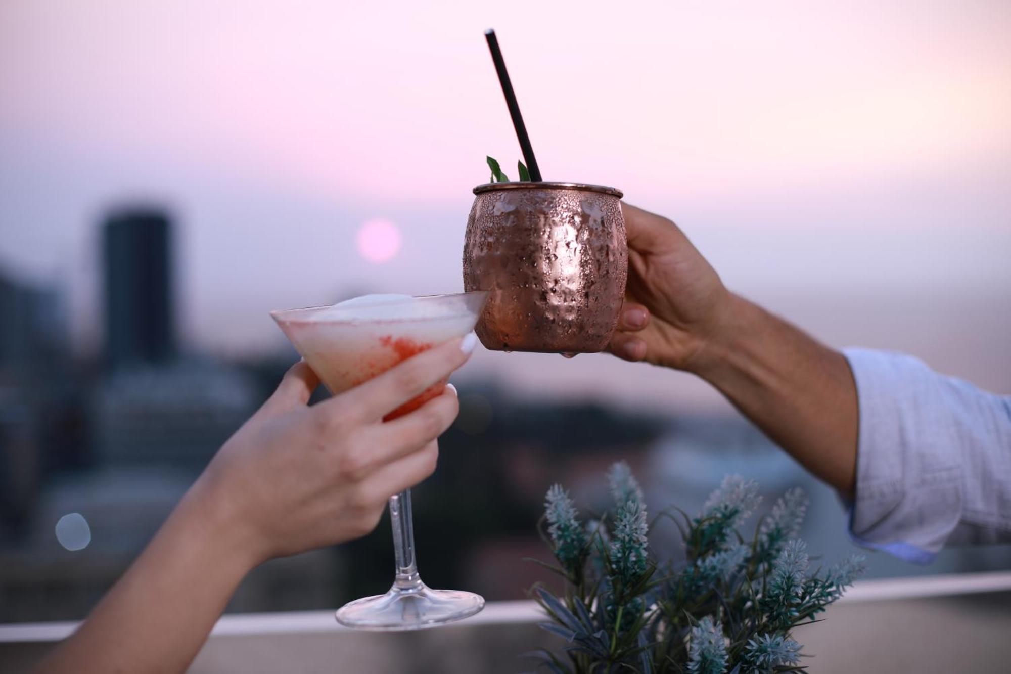 ホテル ゲフィノア ロターナ ベイルート エクステリア 写真 A Moscow Mule cocktail