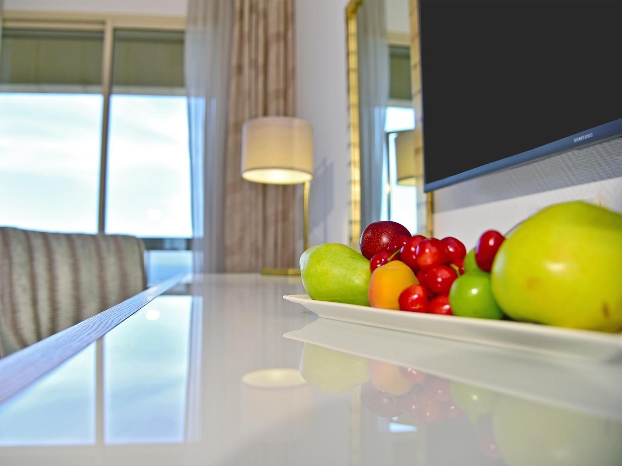 ホテル ゲフィノア ロターナ ベイルート エクステリア 写真 A fruit plate