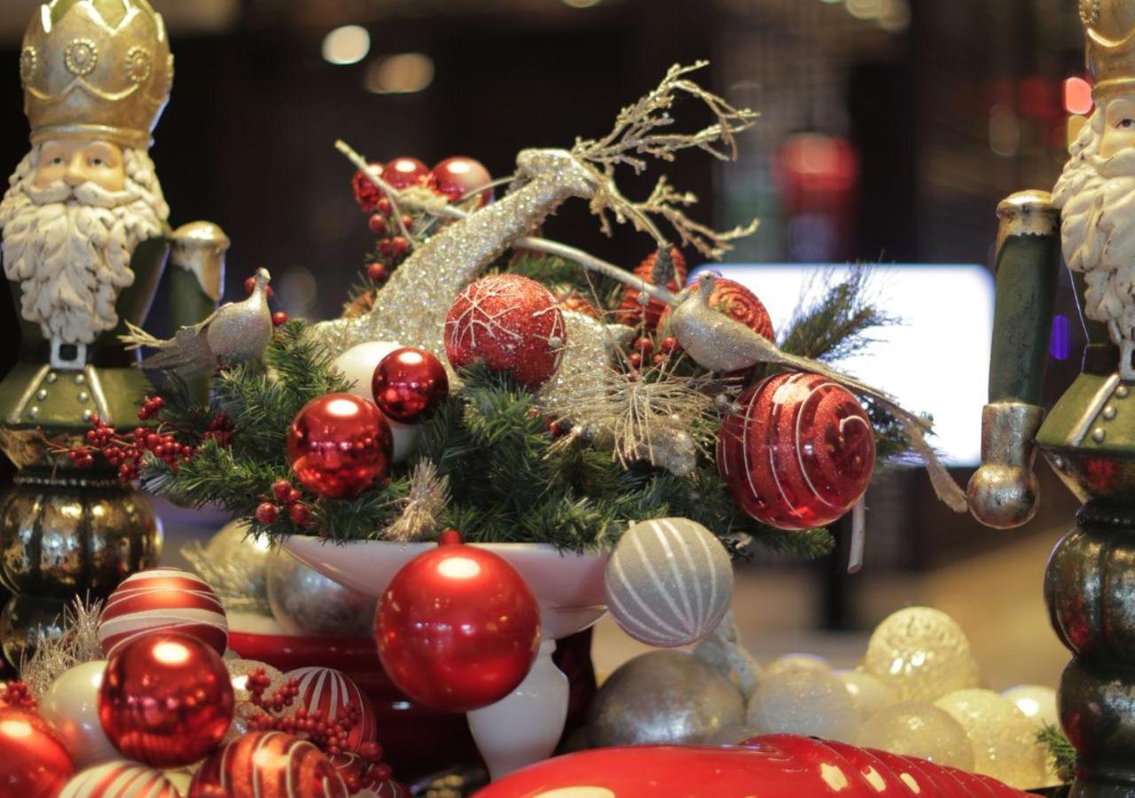 ホテル ゲフィノア ロターナ ベイルート エクステリア 写真 Christmas ornaments