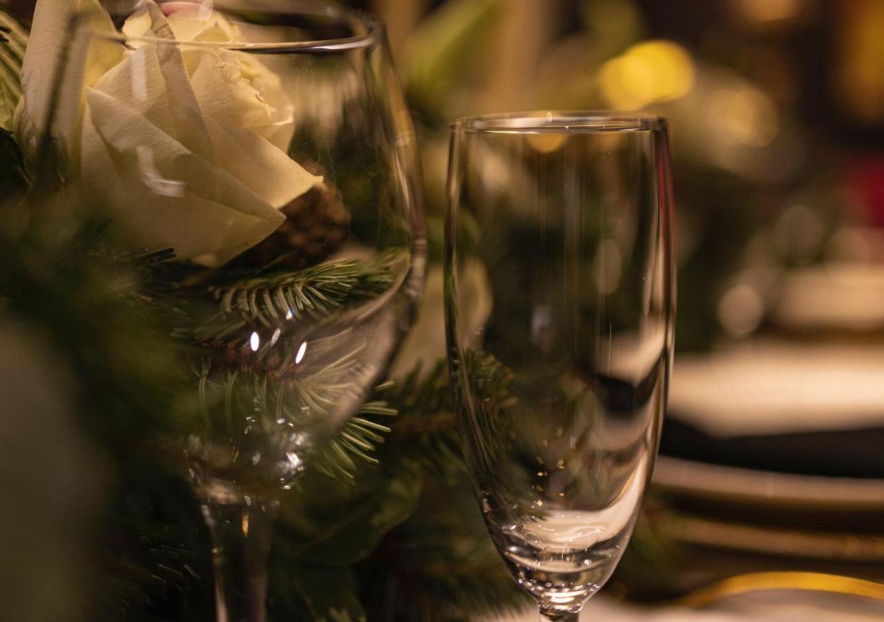 ホテル ゲフィノア ロターナ ベイルート エクステリア 写真 Champagne flutes